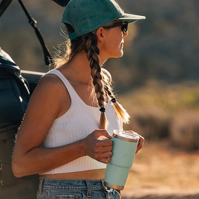 YETI Rambler 25 oz Tumbler with Handle and Straw Lid, Travel Mug Water Tumbler, Vacuum Insulated Cup with Handle, Stainless Steel, Big Wave Blue
